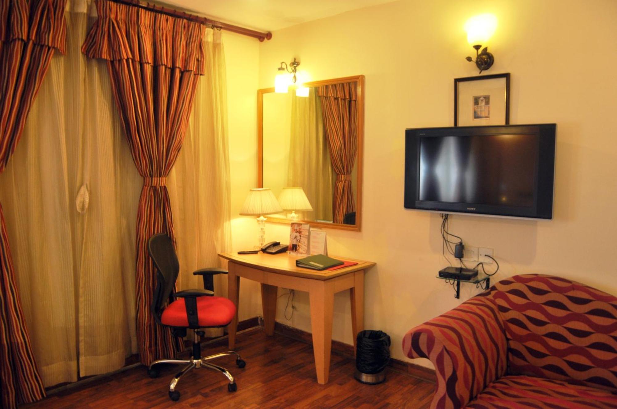Indismart Hotel Kolkata Exterior photo