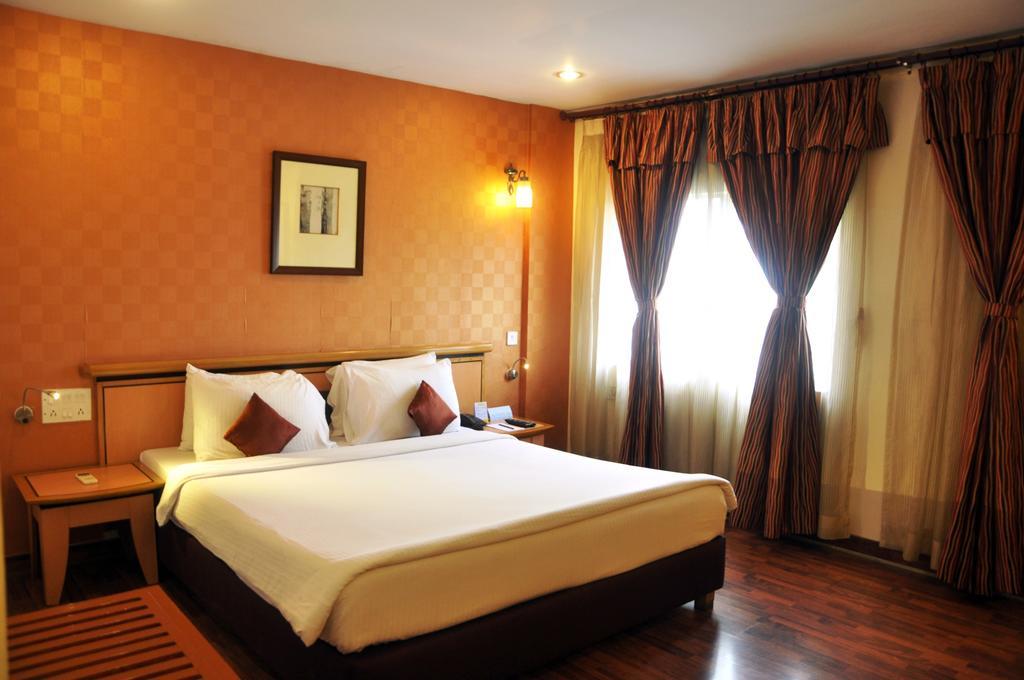Indismart Hotel Kolkata Exterior photo