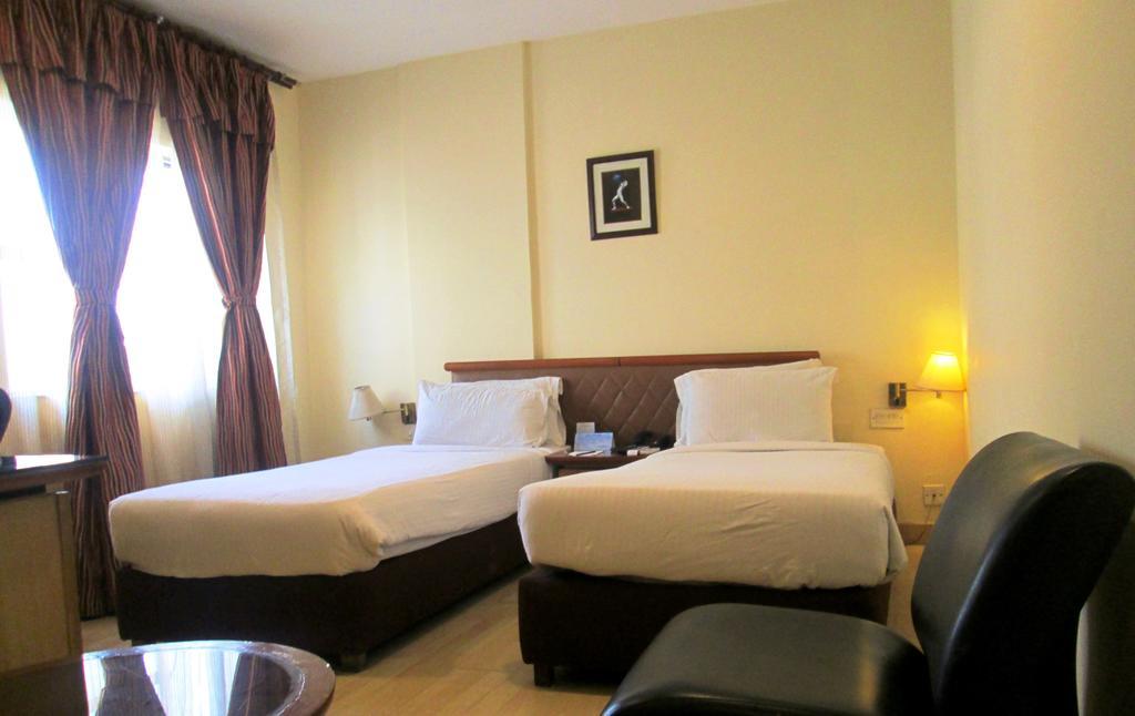 Indismart Hotel Kolkata Exterior photo