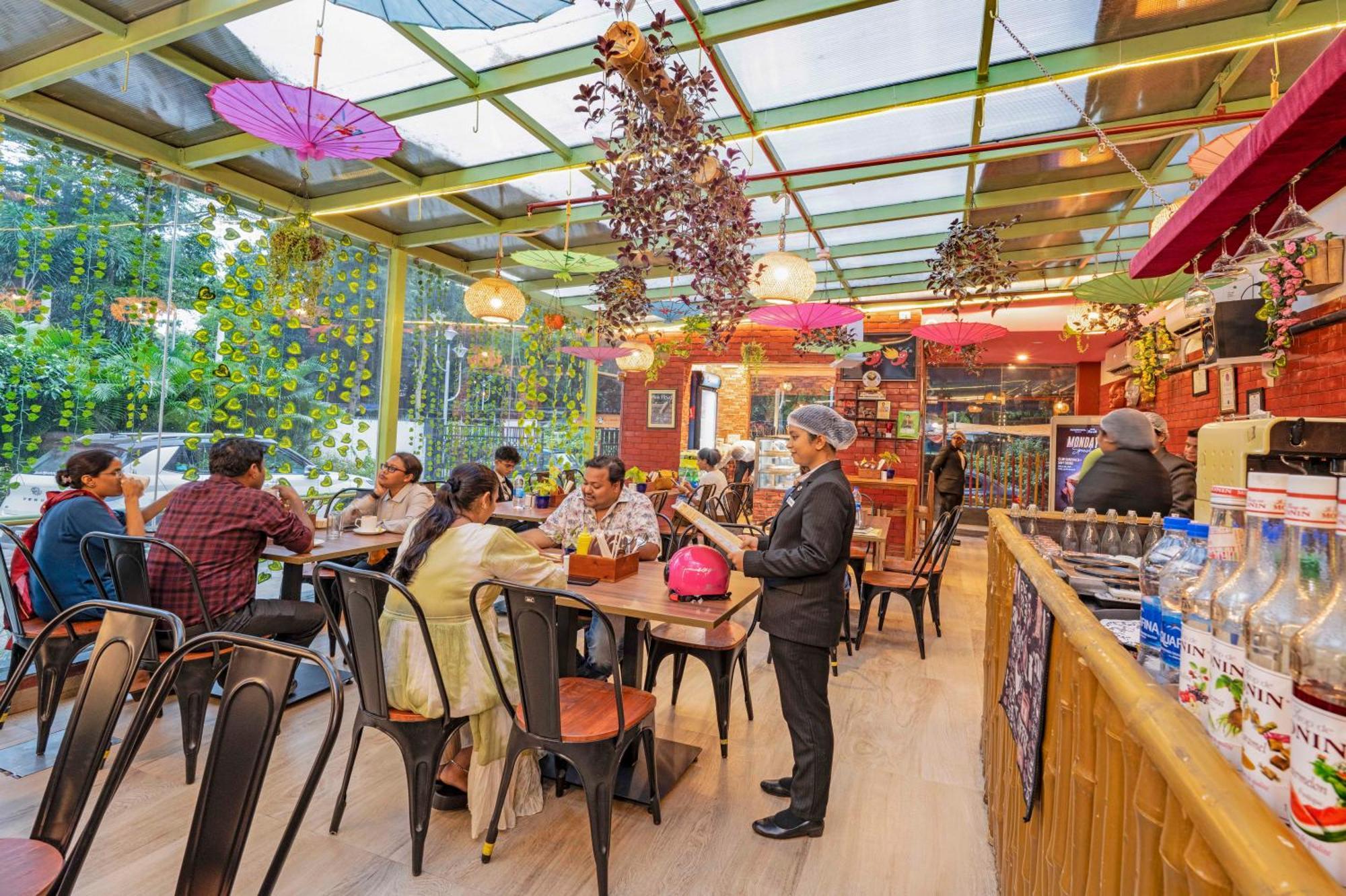 Indismart Hotel Kolkata Exterior photo