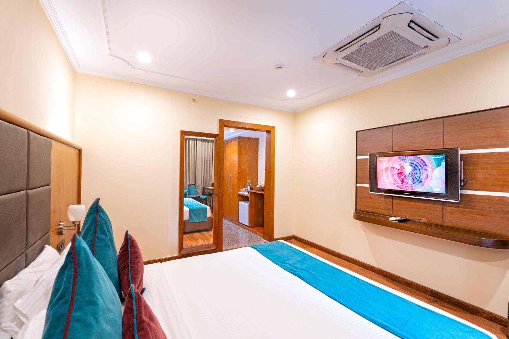Indismart Hotel Kolkata Exterior photo