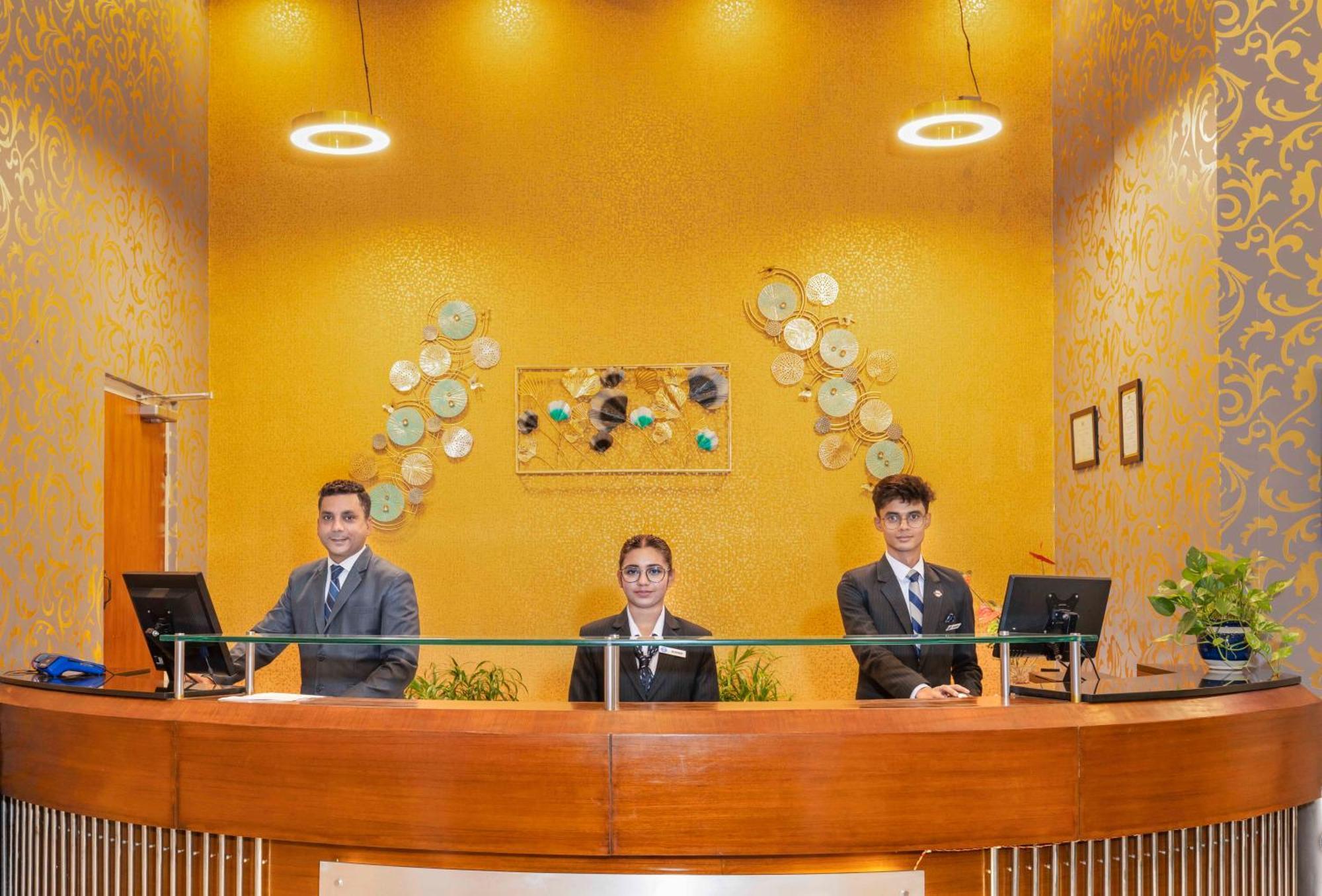 Indismart Hotel Kolkata Exterior photo
