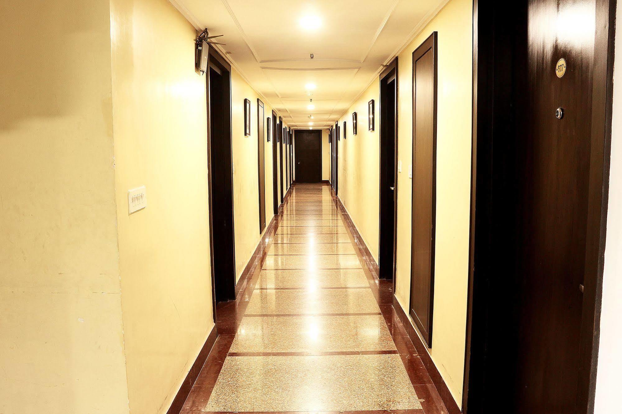 Indismart Hotel Kolkata Exterior photo